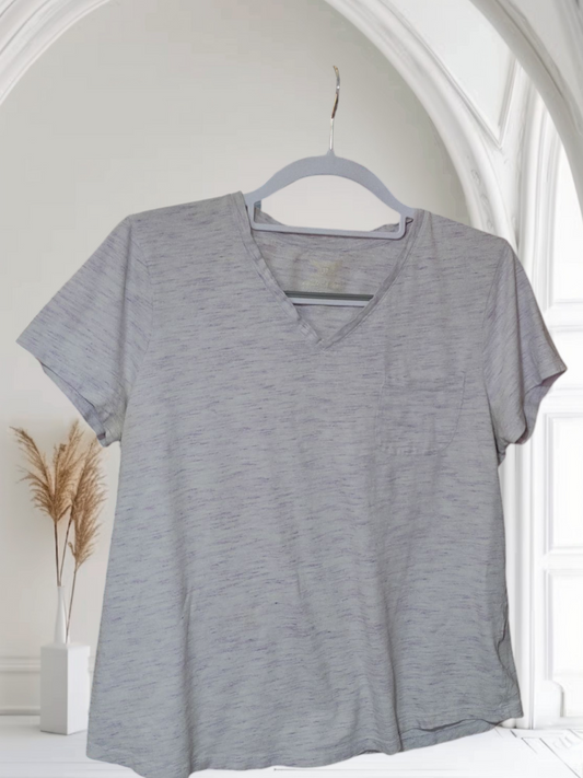 woman's XL6/18 light purple v neck t
