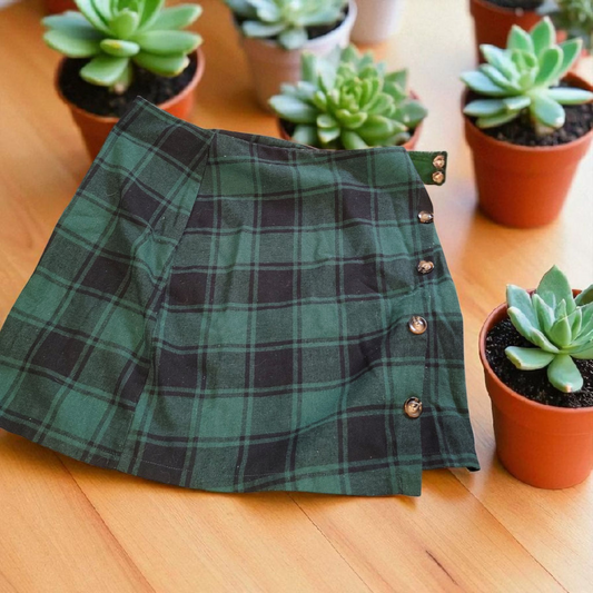 Green and black plaid button skirt  short length 