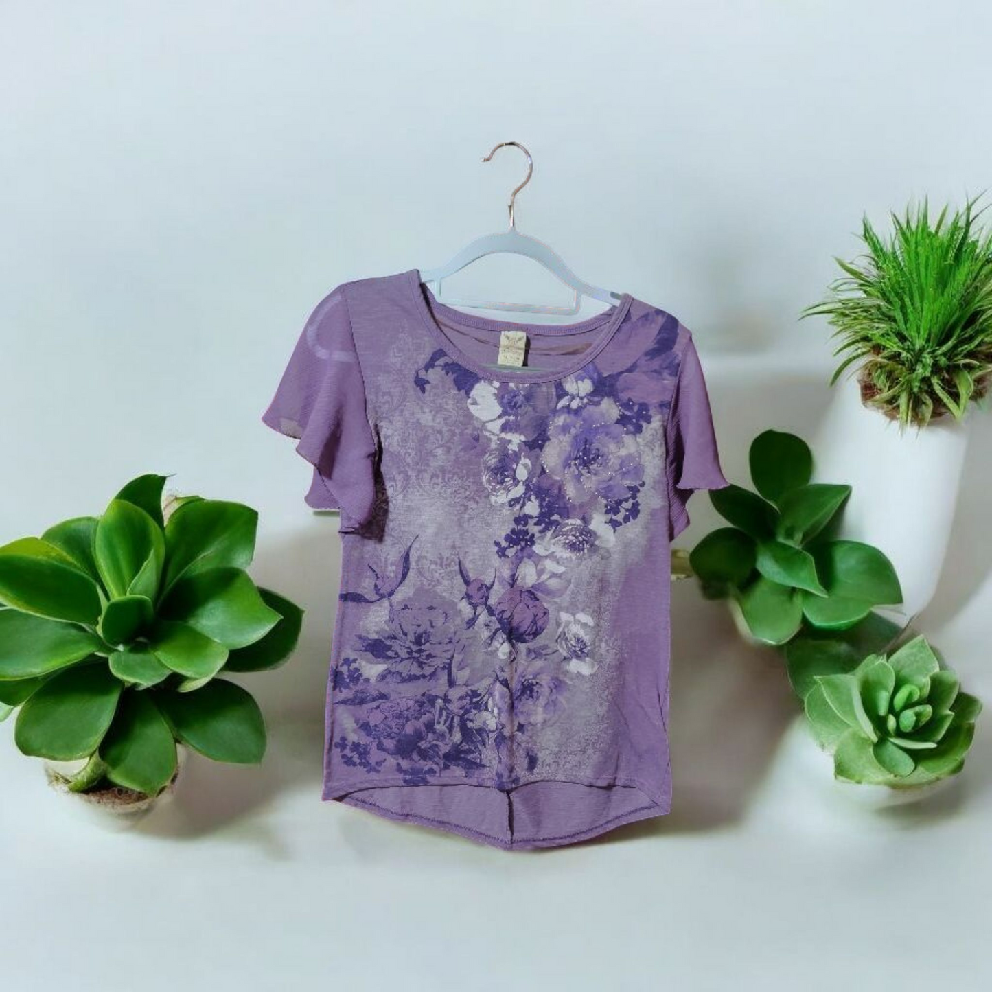 Woman's Medium purple floral shirt. Short sleeve.