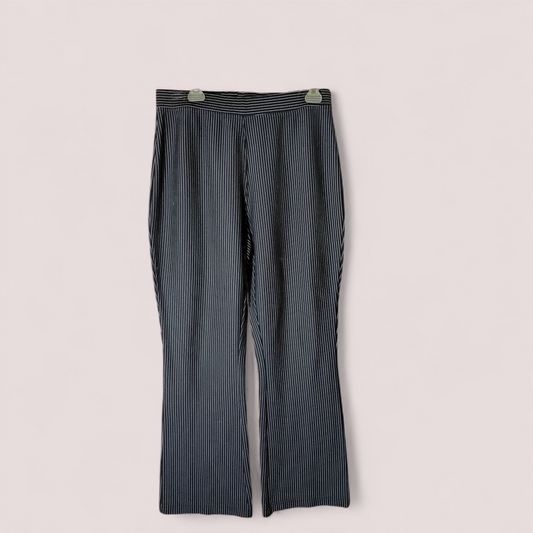 Black and White pin striped stretchy pants. Size 16W