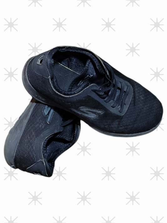 Used Black Sketchers Size 9