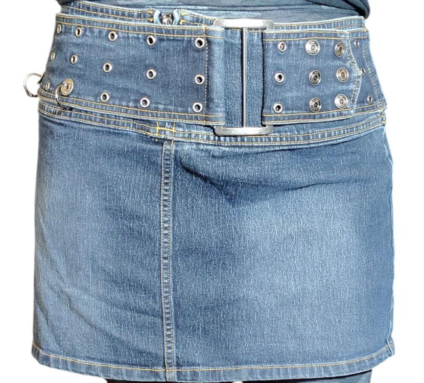 no boundaries mini jean skirt with thick belt attached