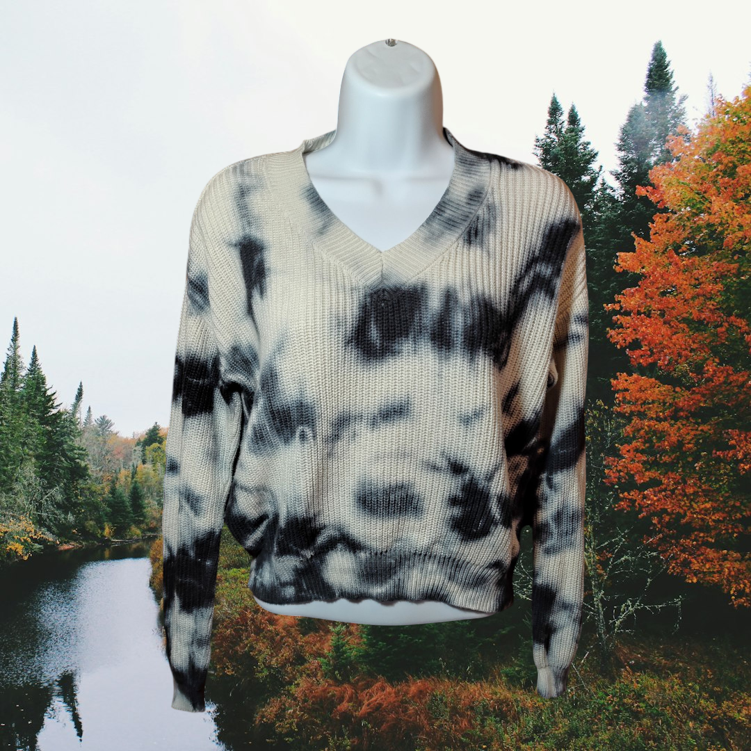 Tie Dyed Knitted Short Sweater Size Medium